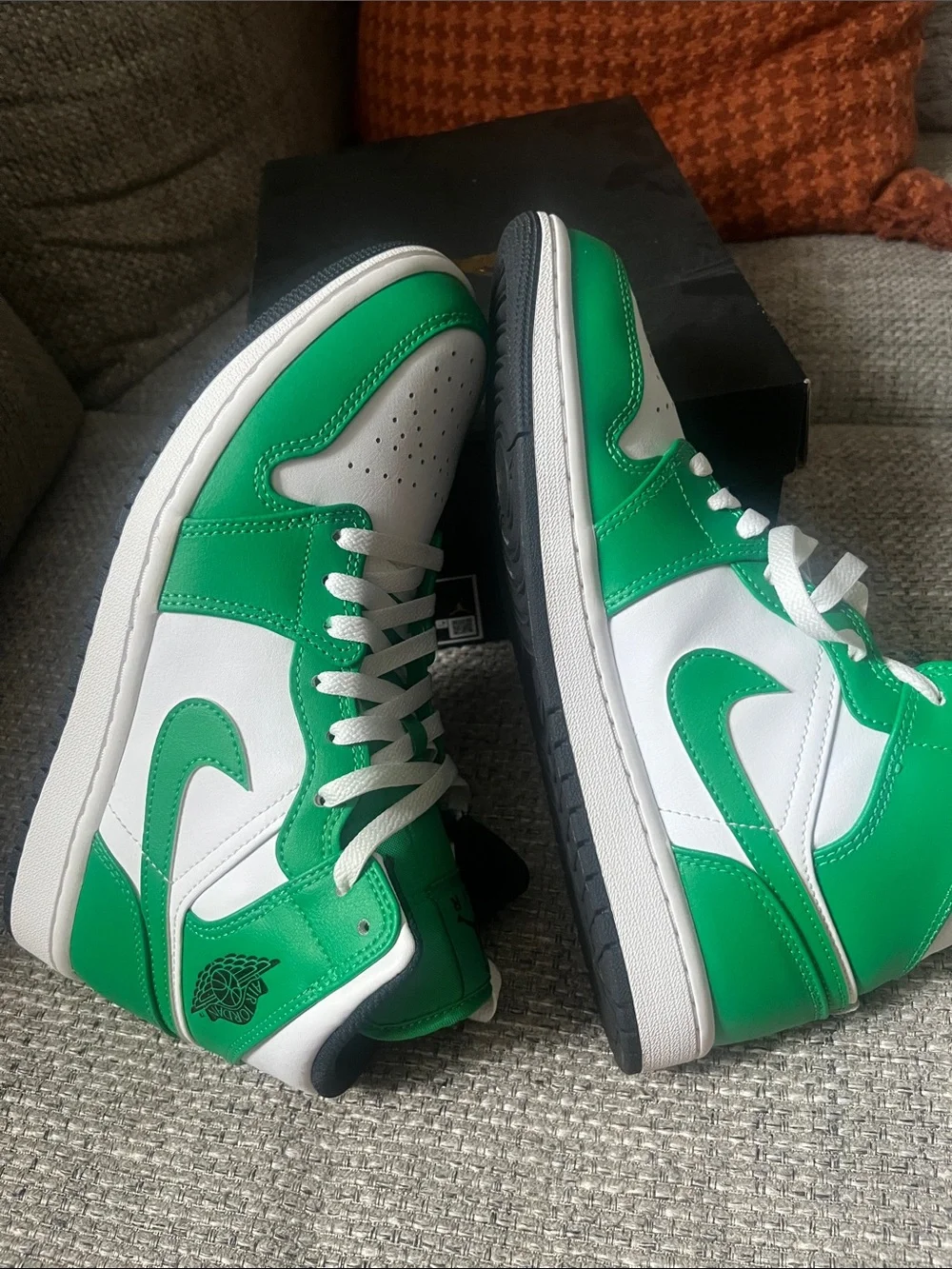 Nike Mid-Top Sneakers in White and Green
